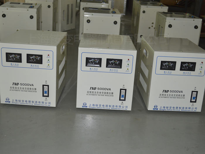 高精度全自動交流穩(wěn)壓器SVC-5000VA單相220V